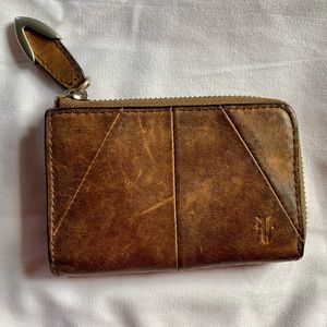 Frye Zip Top Wallet & Coin Purse Gorgeous Brown Genuine Leather w/Metal Detail